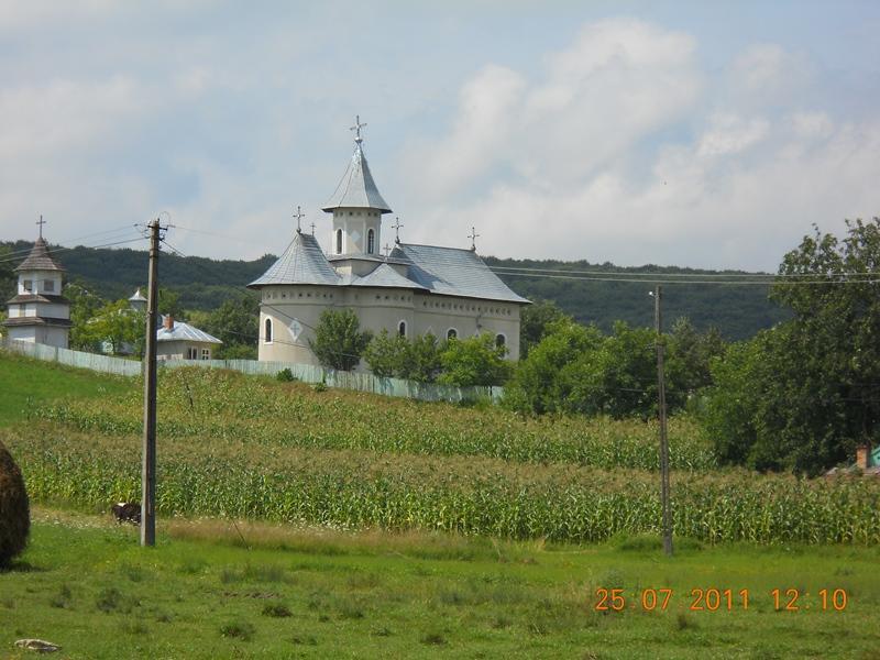 Biserica - vedere exterioară