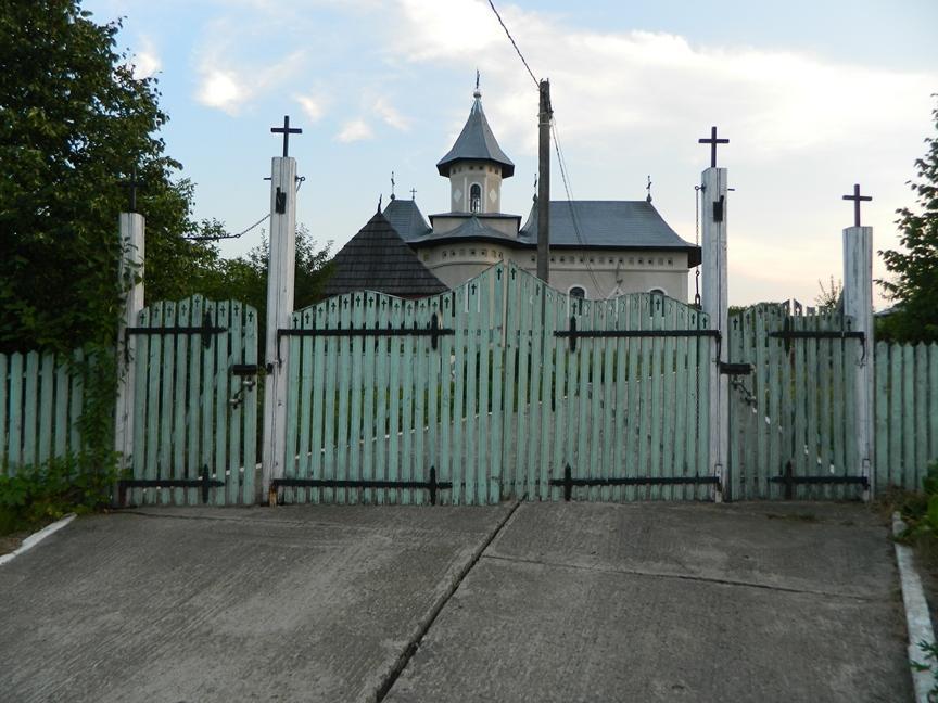 Biserica - vedere exterioară